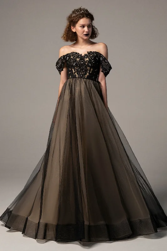 A-Line Court Train Tulle Wedding Dress CW2318 Lace V-neck Dress