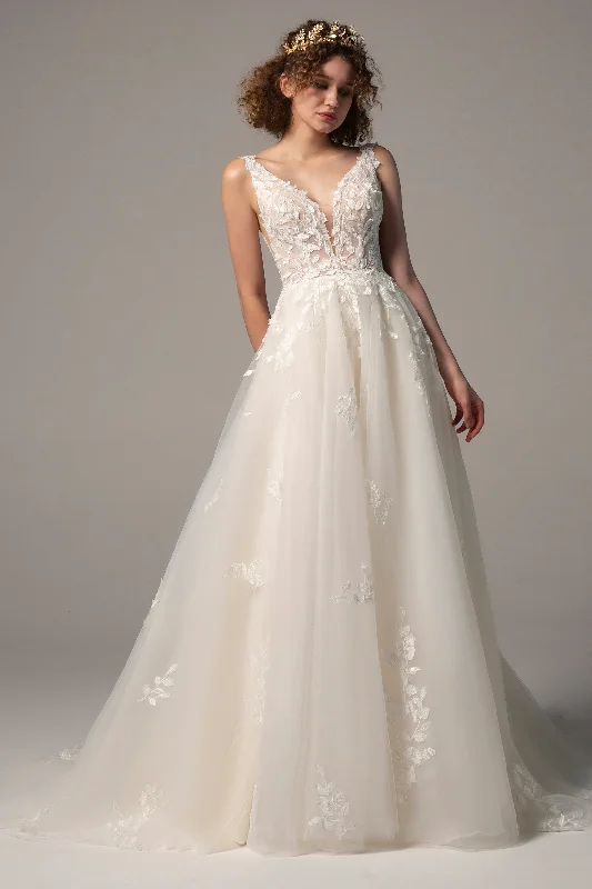 A-Line Court Train Tulle Wedding Dress CW2368 Wedding Gown Set